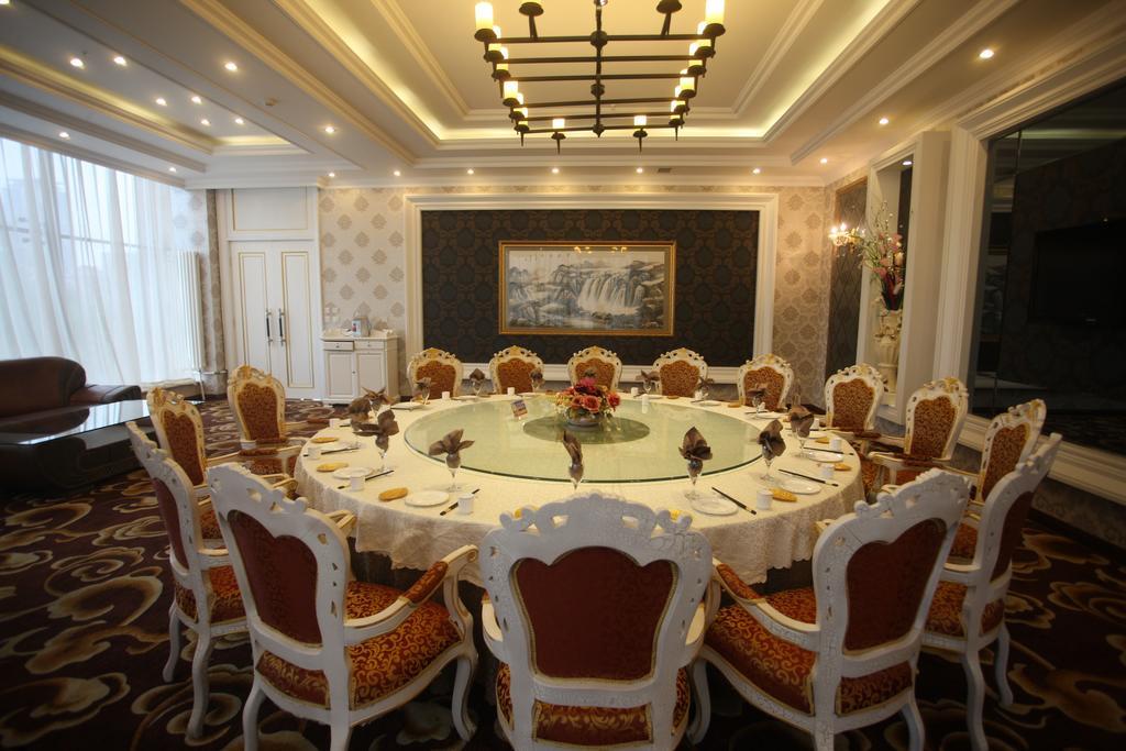 Milky Way Hotel Cáp Nhĩ Tân Ngoại thất bức ảnh